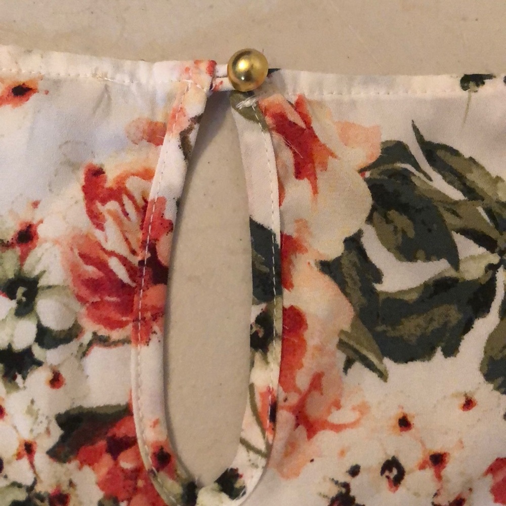 Flowered Blouse - Picture 5 of 5